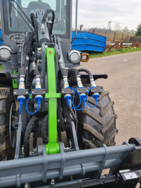 Hoflader L2316 und L2416 inkl. Schaufel und Staplerzinken